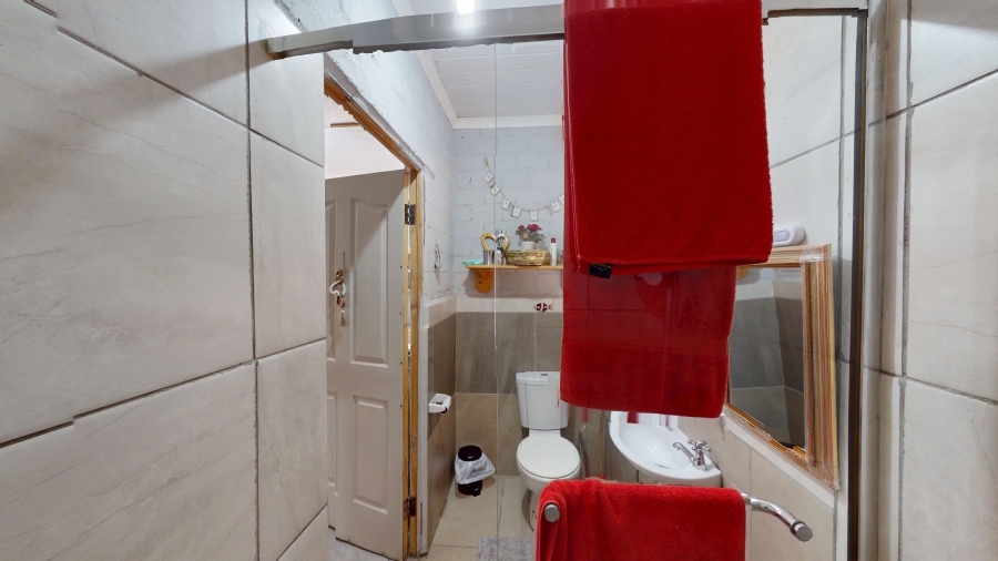 7 Bedroom Property for Sale in Sunbird Park Western Cape